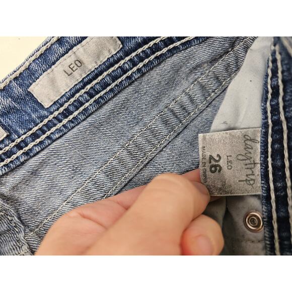 Daytrip leo size 26 raw hem cut off upcycled Denim destroyed shorts y2k 90s - Picture 3 of 6